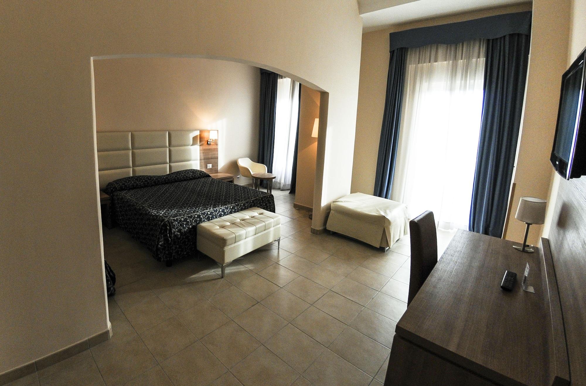 Hotel Mediterraneo Civitavecchia Exterior foto