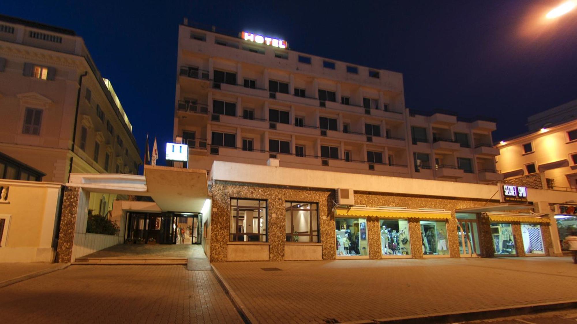 Hotel Mediterraneo Civitavecchia Exterior foto