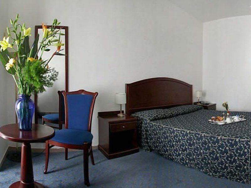 Hotel Mediterraneo Civitavecchia Zimmer foto